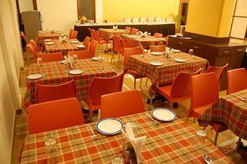 Sapphire Hotel Lonavala Bagian luar foto