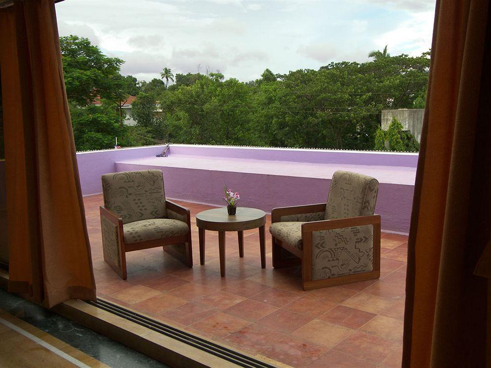 Sapphire Hotel Lonavala Bagian luar foto