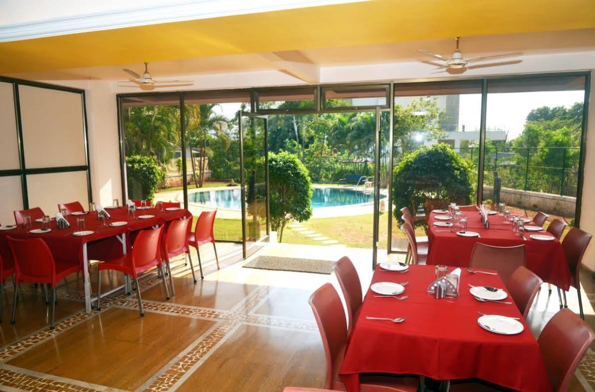 Sapphire Hotel Lonavala Bagian luar foto